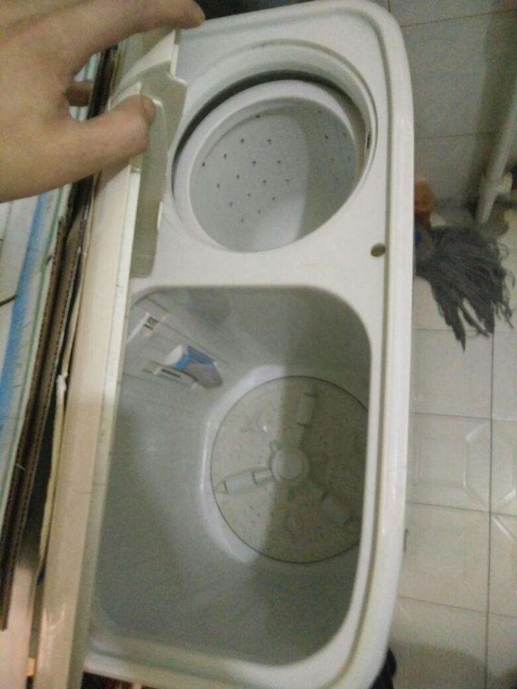 双缸洗衣机上盖怎么拆